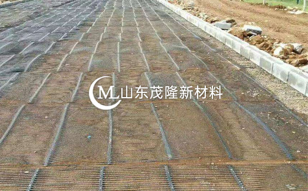 《三清高速》土工格柵、土工布施工