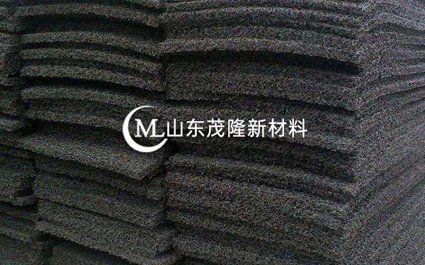 《銀西鐵路四標(biāo)項(xiàng)目經(jīng)理部》復(fù)合土工膜、滲水片材施工
